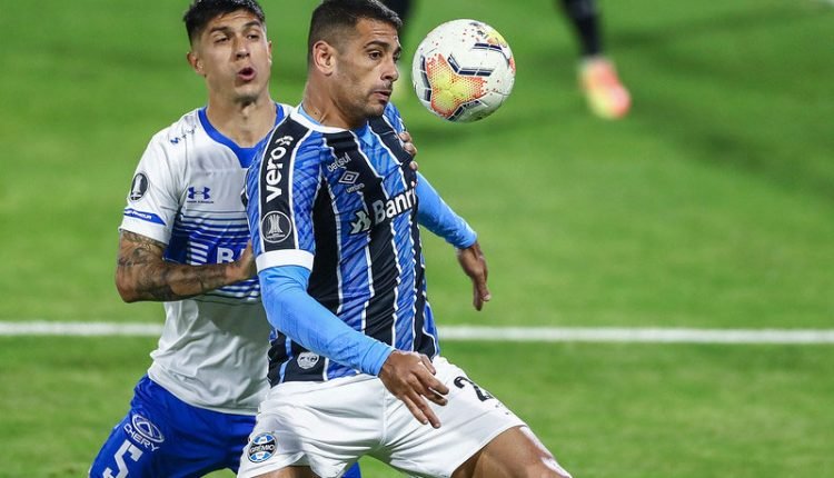 Grêmio perde da Universidad Católica e vê Inter líder do grupo na Libertadores