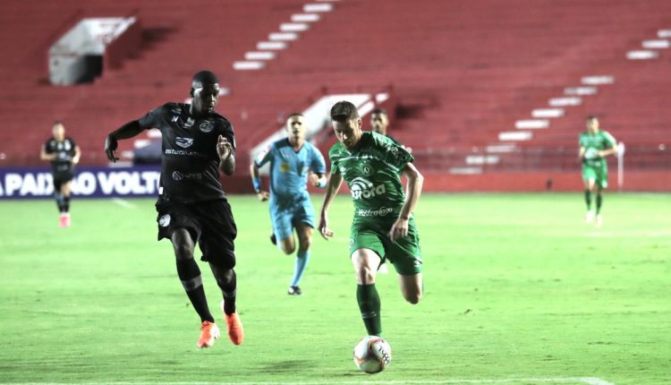 Náutico e Chape empatam nos Aflitos em partida movimentada na Série B