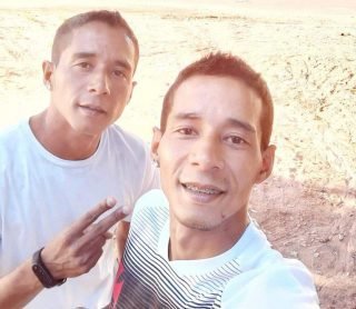 Familiares de gêmeos mortos com 13 tiros são ouvidos e polícia procura por assassinos
