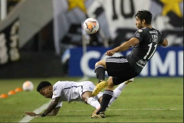Com um a mais na Vila, Santos fica no 0 a 0 com Olimpia em volta da Libertadores