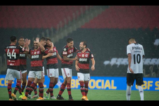 Éverton Ribeiro sai do banco para comandar vitória do Flamengo sobre Athletico-PR