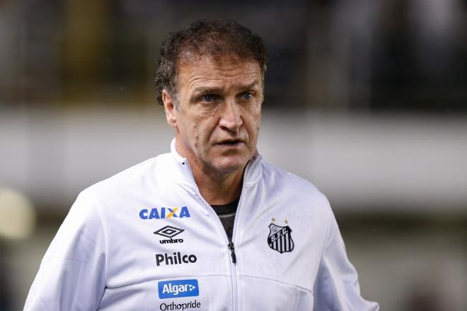 Cuca pode perder Luan Peres e Alisson para o clássico com o Corinthians