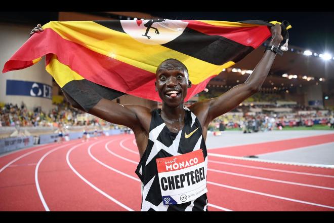 Atletismo: ugandês Joshua Cheptegei quebra recorde mundial dos 10 mil metros