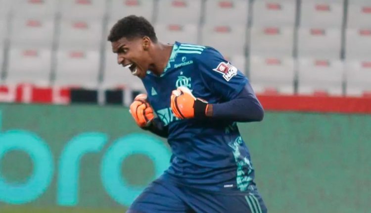 Goleiro Hugo Souza brilha e Flamengo derrota Athletico-PR na Copa do Brasil