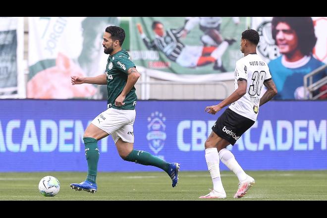 Eficaz nos contra-ataques, Palmeiras vence e não deixa Atlético-MG virar líder