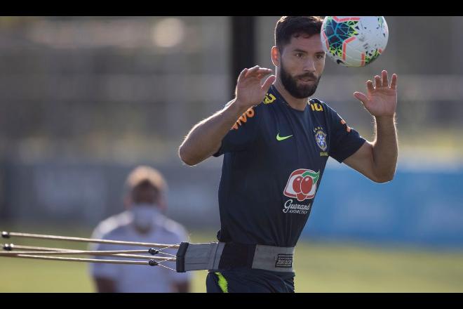 Seleção: Felipe e Diego Carlos são convocados para Eliminatórias da Copa