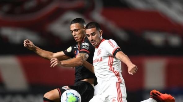 Galhardo perde pênalti, Inter empata com Goiás e se distancia da liderança