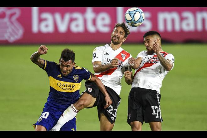 Em clássico argentino, Boca Juniors e River Plate empatam em 2 a 2