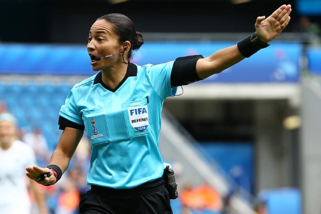 Brasileira Edina Alves será a única árbitra no Mundial de Clubes do Catar