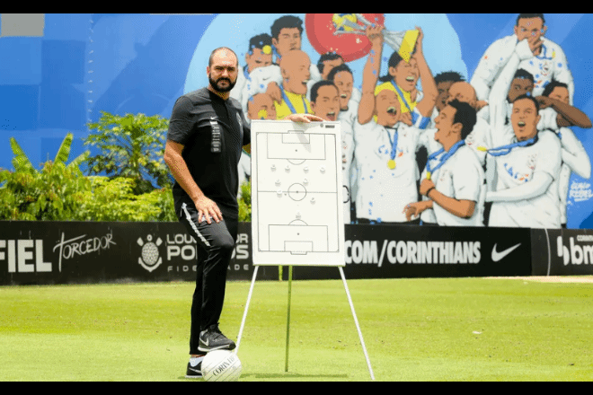 Após Alex, Corinthians anuncia Danilo como novo técnico do time sub-23