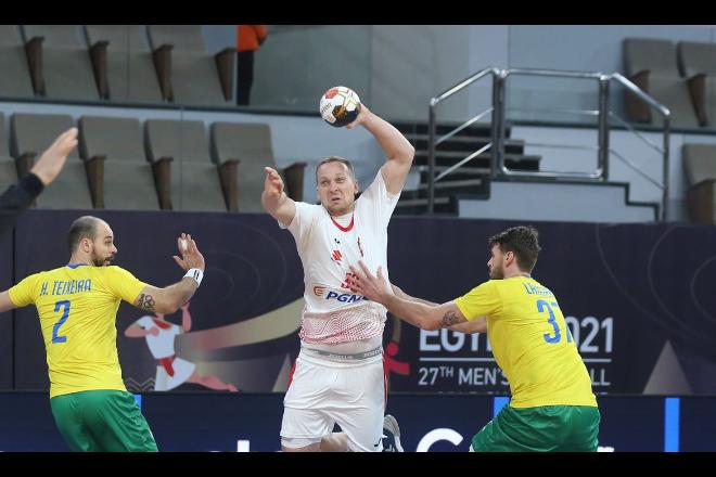 Brasil sofre primeira derrota, mas avança no Mundial de Handebol