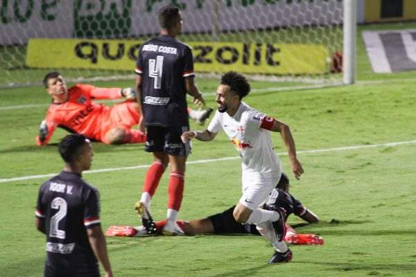 Bragantino faz 4 no primeiro tempo e atropela o líder São Paulo no Brasileirão