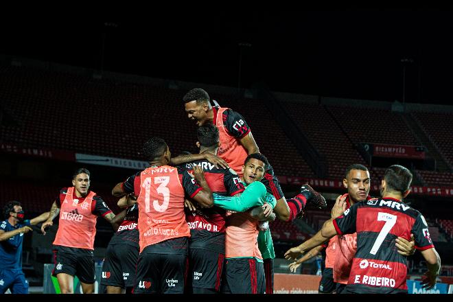 Flamengo é campeão brasileiro mesmo após perder para o São Paulo no Morumbi