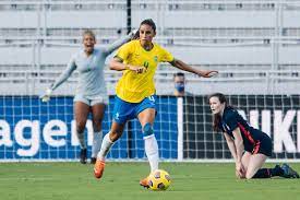 Em alta na seleção feminina, Rafaelle vê derrota injusta para EUA