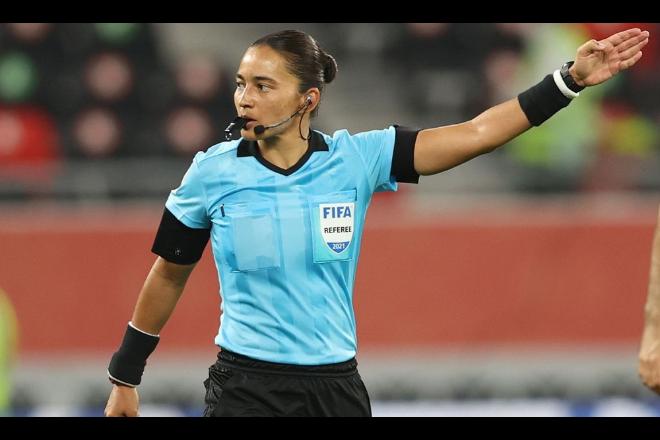 Árbitra Edina Alves será primeira mulher a apitar Derby paulistano