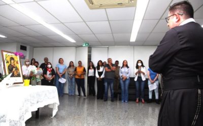 Servidores acompanham visita do ícone da padroeira de MS ao Legislativo