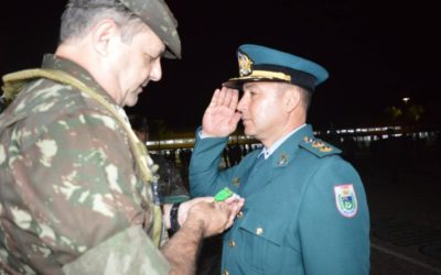 Comandante do 5º BPM é condecorado com Medalha do Mérito Sertanista Beliago na comemoração dos 46 anos do 47º Batalhão de Infantaria de Coxim