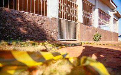 Reféns da criminalidade, moradores optam pelo silêncio em bairro onde jovem foi executado a tiros