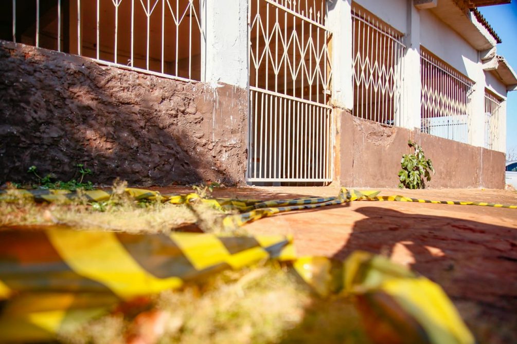 Reféns da criminalidade, moradores optam pelo silêncio em bairro onde jovem foi executado a tiros