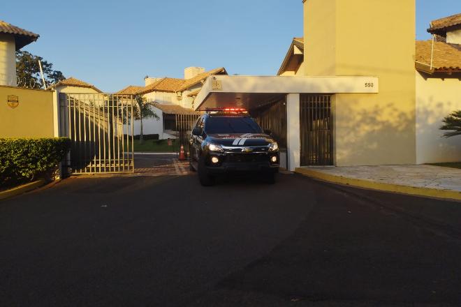 Mulher de 38 anos é assassinada em condomínio de luxo de Campo Grande