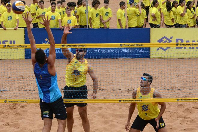Primeiro dia do TOP-8 tem atleta de MS invicto; dupla Bruno/Saymon termina o dia com vitória