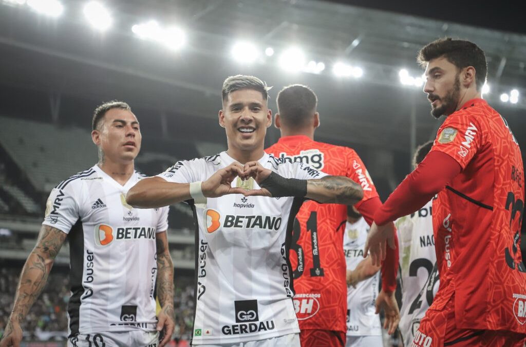 Galo vence o Botafogo e assume liderança