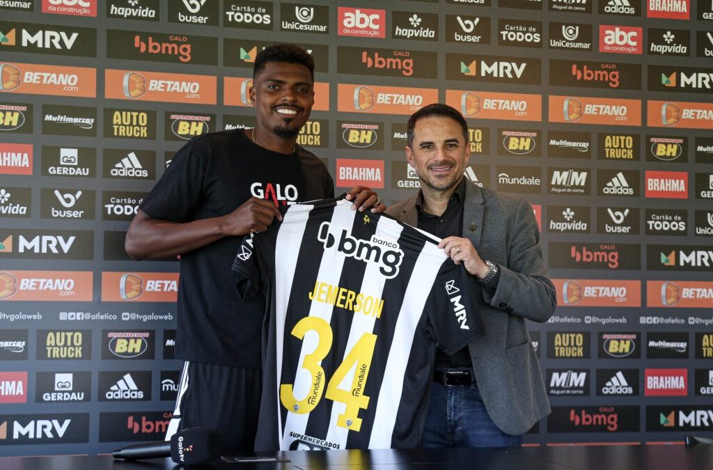 Jemerson é apresentado na Cidade do Galo