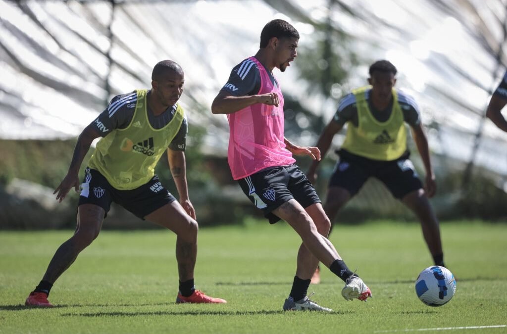 Galo já treina para enfrentar o Emelec