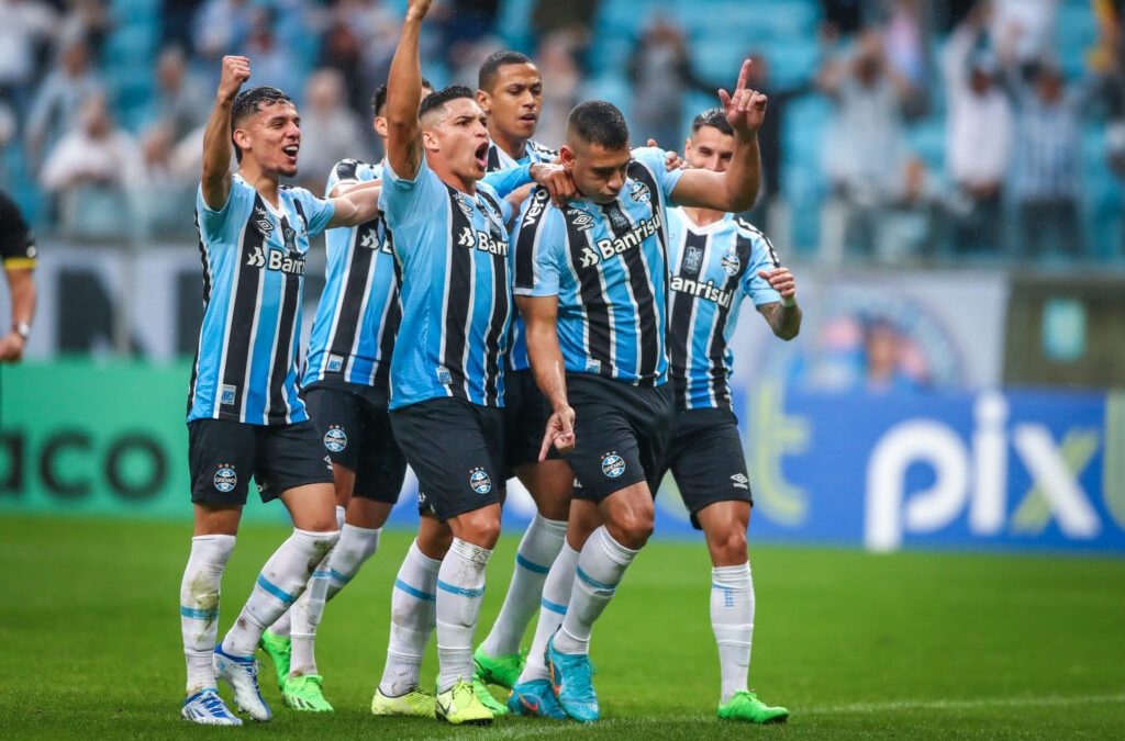 Grêmio vence Tombense por 3 a 0 e abre vantagem no G4 da série B
