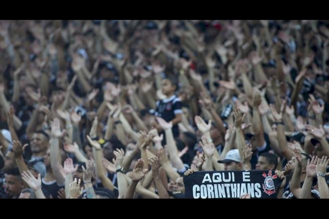 Corinthians será julgado por gritos homofóbicos da torcida contra o São Paulo