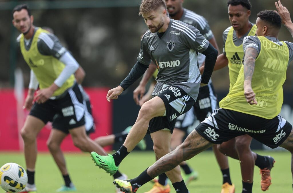 Elenco inicia atividades para jogo decisivo