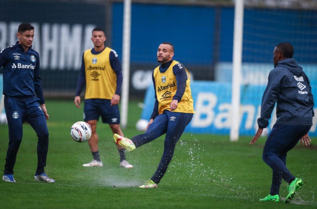 Treino de portões fechados encerra preparativos para duelo diante do Tombense