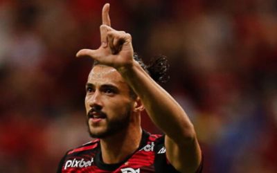 Flamengo vence o Coritiba por 2 a 0 e sobe na tabela do Brasileirão