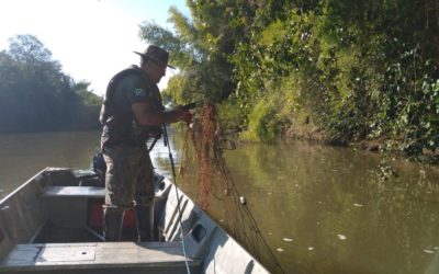 PMA do Grupamento de Águas do Miranda fiscaliza 14 embarcações e 57 pescadores, orientam turistas e apreendem petrechos ilegais de pesca