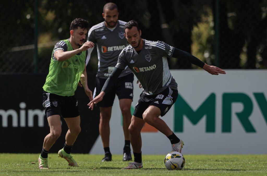Elenco se reapresenta na Cidade do Galo