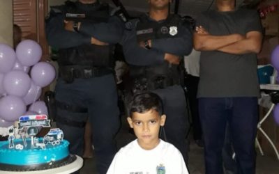 Polícia Militar participa de aniversário de fã em Alcinópolis