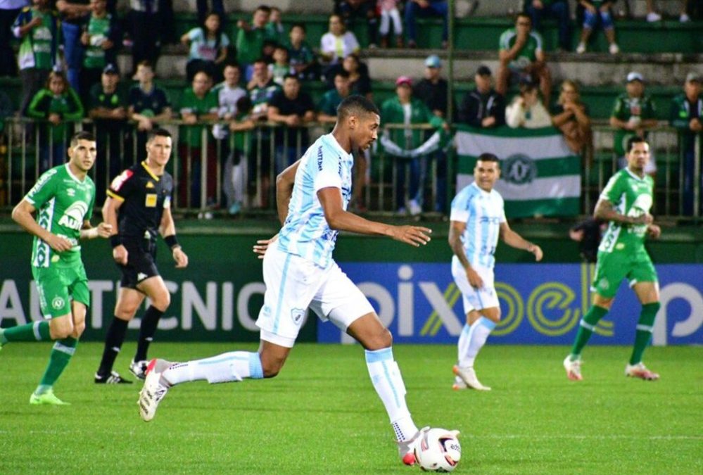 Tubarão vence bem a Chapecoense fora de casa