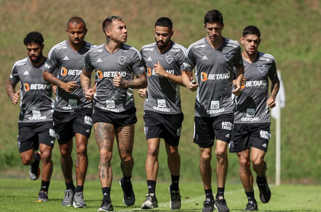 Galo treina com foco no Sao Paulo