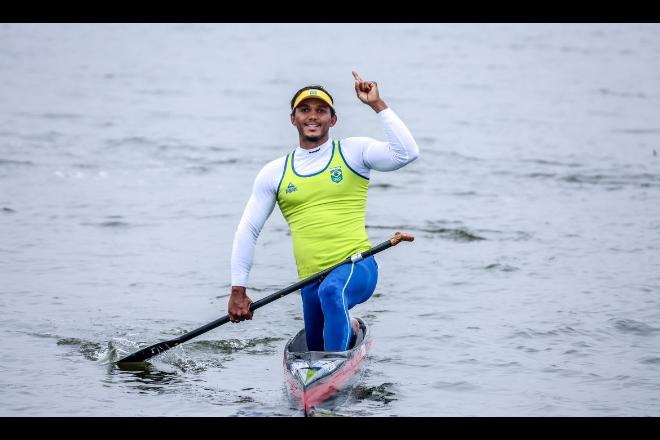 Isaquias Queiroz chega à final do Mundial de canoagem de velocidade