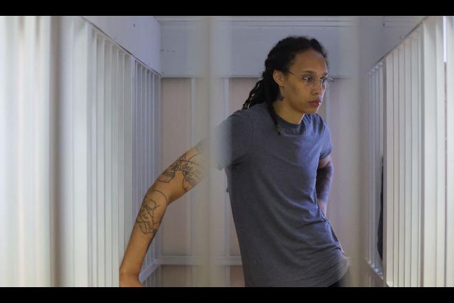 Brittney Griner, estrela da WNBA, é condenada a nove anos de prisão na Rússia