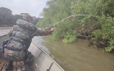 Polícia fiscaliza 46 embarcações e apreende petrechos ilegais de pesca