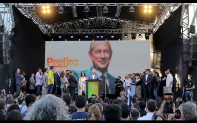 Ciro Gomes registra candidatura à presidência pelo PDT no TSE