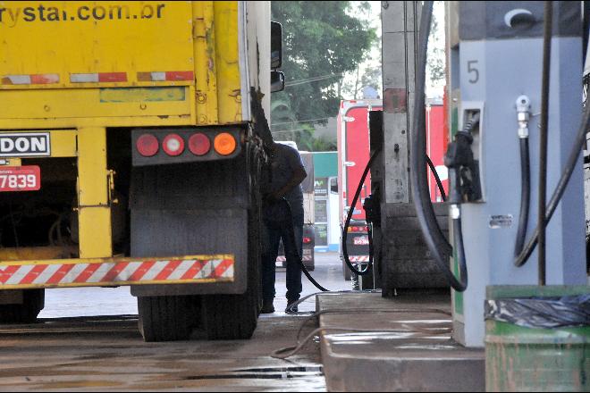 Preços de venda de diesel ficam mais baratos para distribuidoras a partir de hoje (12)