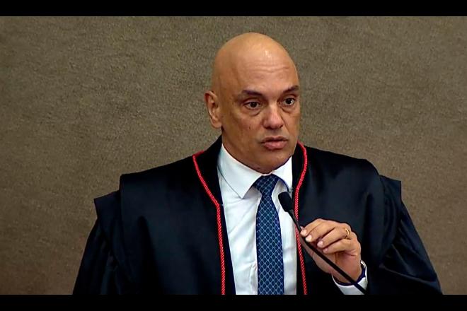 Moraes defende democracia e sistema eleitoral em discurso de posse