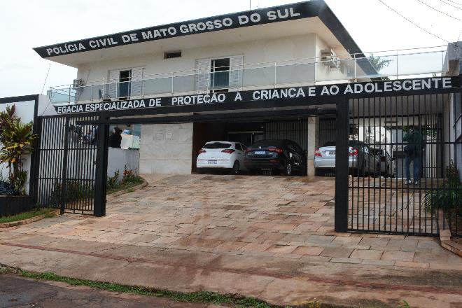 Mais de 4 mil itens de pornografia infantil são apreendidos com 2 adolescentes e 1 adulto