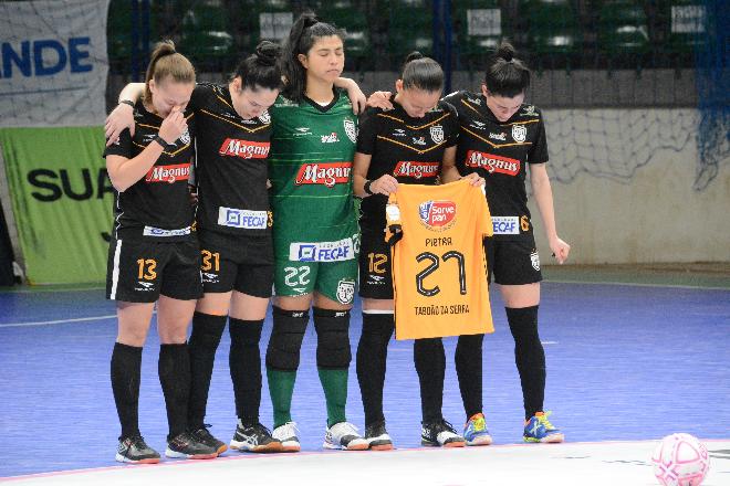 Taboão Magnus faz homenagem a jogadora Pietra Medeiros, que faleceu aos 20 anos
