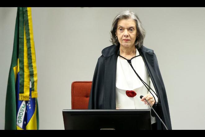 Cármen Lúcia toma posse como ministra efetiva do TSE