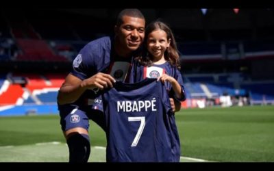 Menina com doença rara viaja 80 km de bicicleta para encontrar Mbappé
