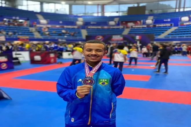 Atleta de Corumbá conquista medalha de prata no Pan-Americano de Karatê