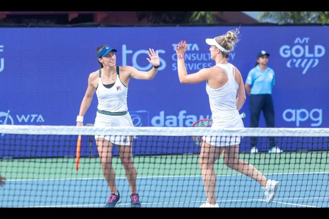 Stefani é campeã de duplas em WTA na Índia, seu 1º torneio pós-retorno